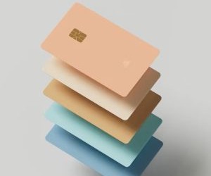 Komodity jako zlato, ropa, zemědělské produkty a průmyslové kovy nabízejí příležitosti k diverzifikaci portfolia a zajištění proti inflaci, ale jsou také vysoce rizikovými aktivy kvůli cenové volatilitě, geopolitickému napětí a šokům v nabídce a poptávce; klíčem je investovat s jasnou strategií, pochopením základních tržních faktorů a pouze s kapitálem, který neohrozí vaši finanční stabilitu.