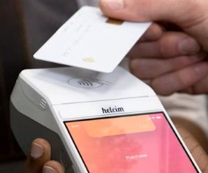 Akcie nabízejí potenciál dlouhodobého růstu a dividendového příjmu investováním do společností, které v průběhu času vytvářejí hodnotu, ale také nesou značné riziko v důsledku volatility trhu, ekonomických cyklů a událostí specifických pro danou společnost; klíčem je investovat s jasnou strategií, správnou diverzifikací a pouze s kapitálem, který neohrozí vaši finanční stabilitu.